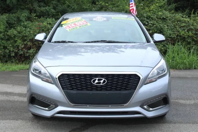 2016 Hyundai Sonata GL photo 1