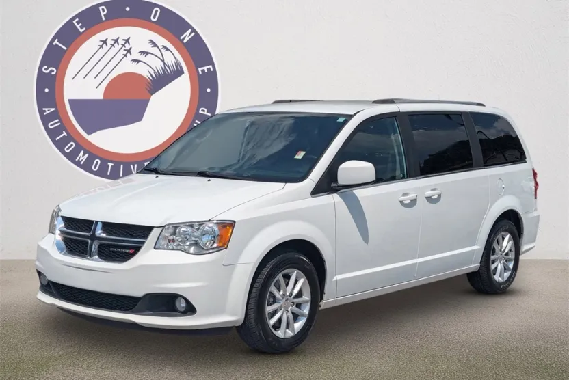 2019 Dodge Grand Caravan SXT photo 1