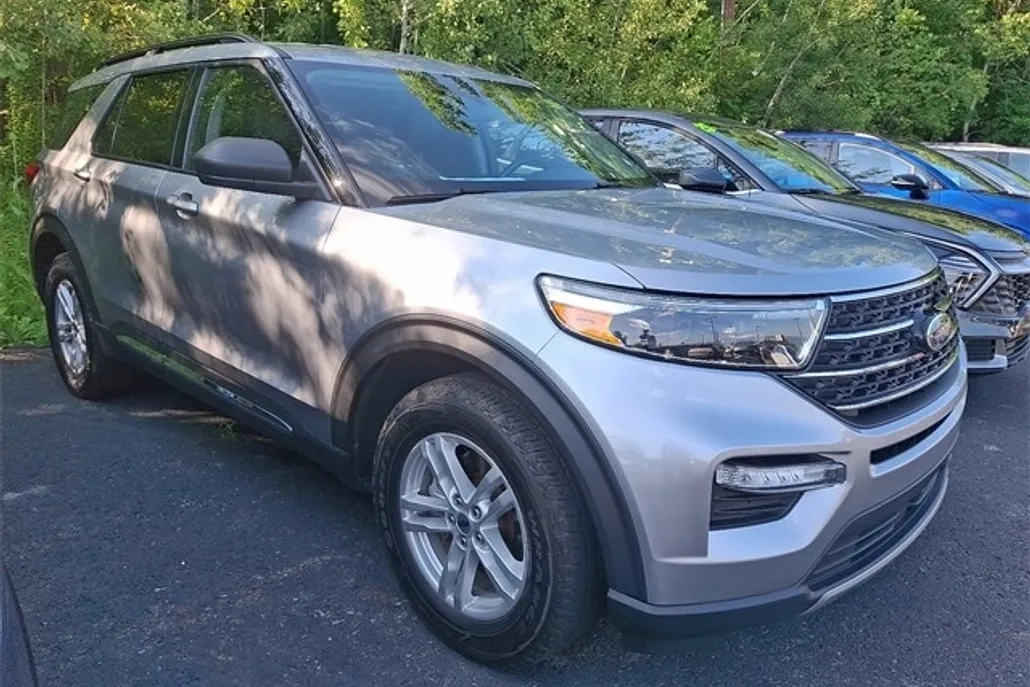 2022 Ford Explorer XLT photo 1