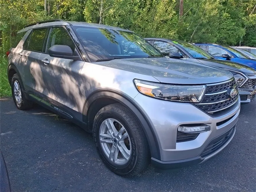 2022 Ford Explorer XLT photo 1