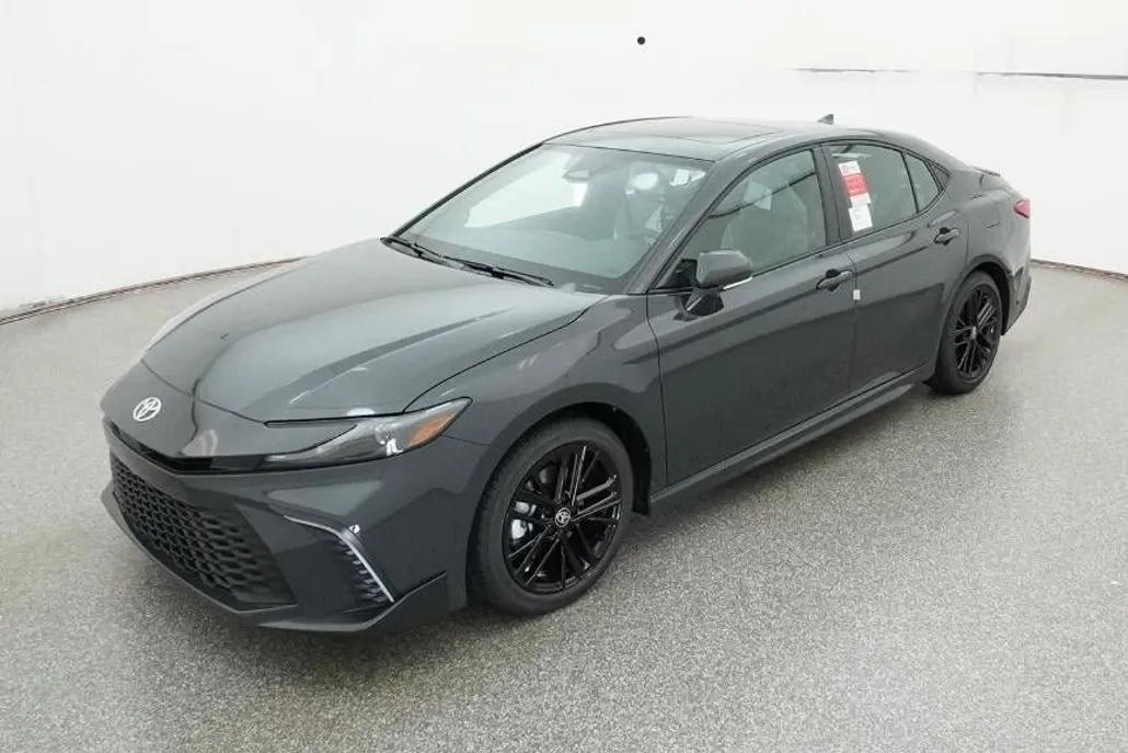 2025 Toyota Camry LE photo 1