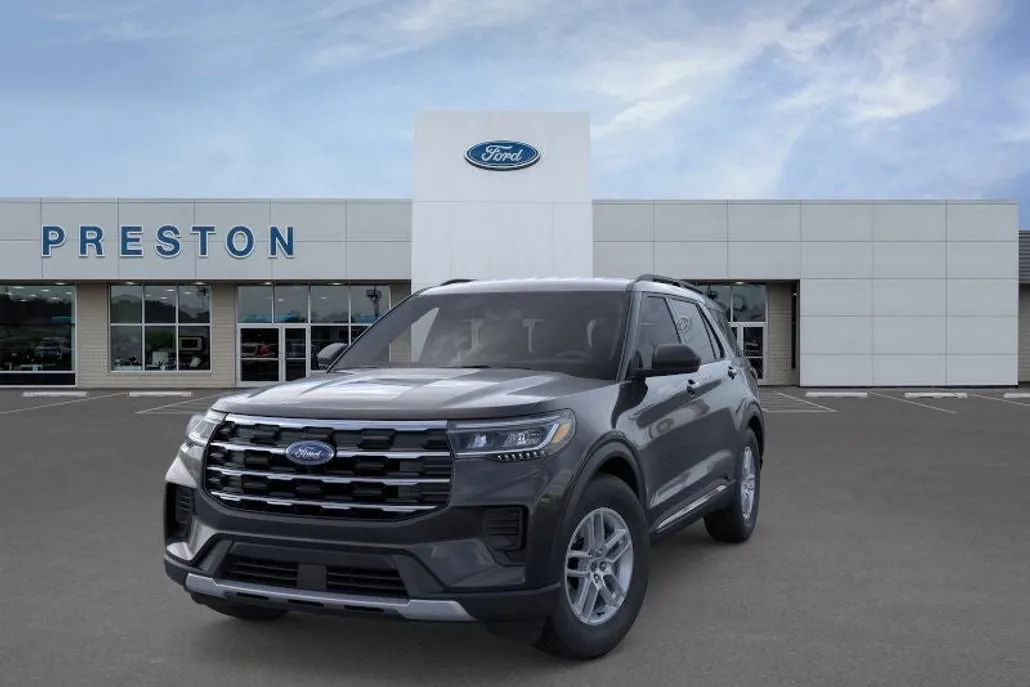 2025 Ford Explorer photo 1