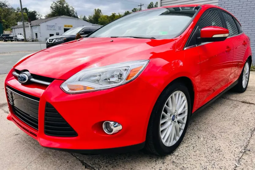 2012 Ford Focus SEL photo 1