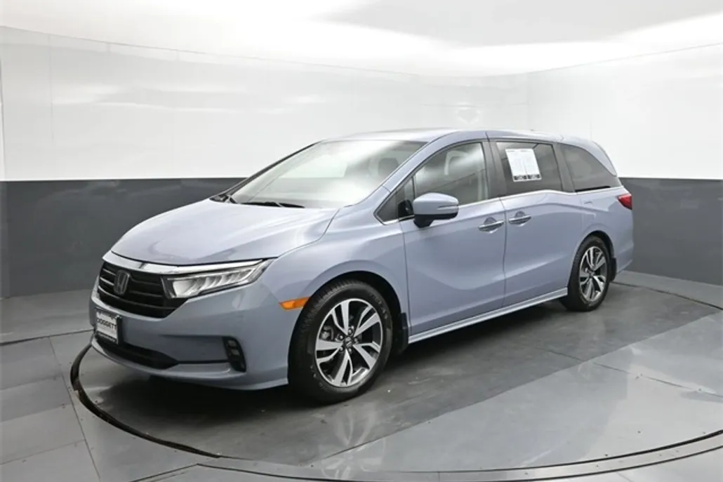 2023 Honda Odyssey Touring photo 1