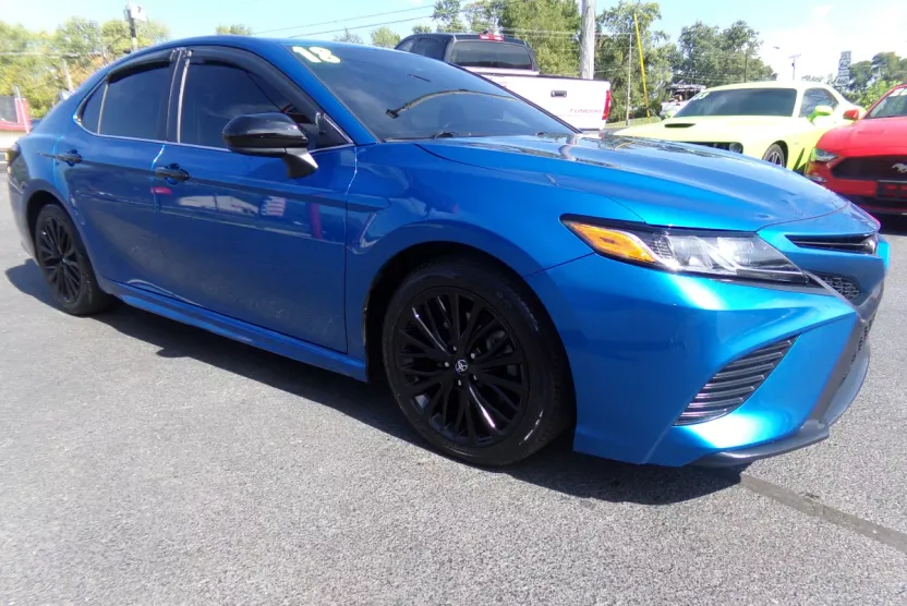 2018 Toyota Camry SE XLE photo 1