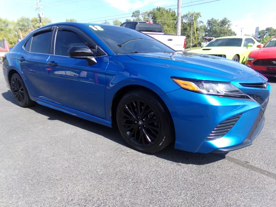 2018 Toyota Camry SE XLE photo 1