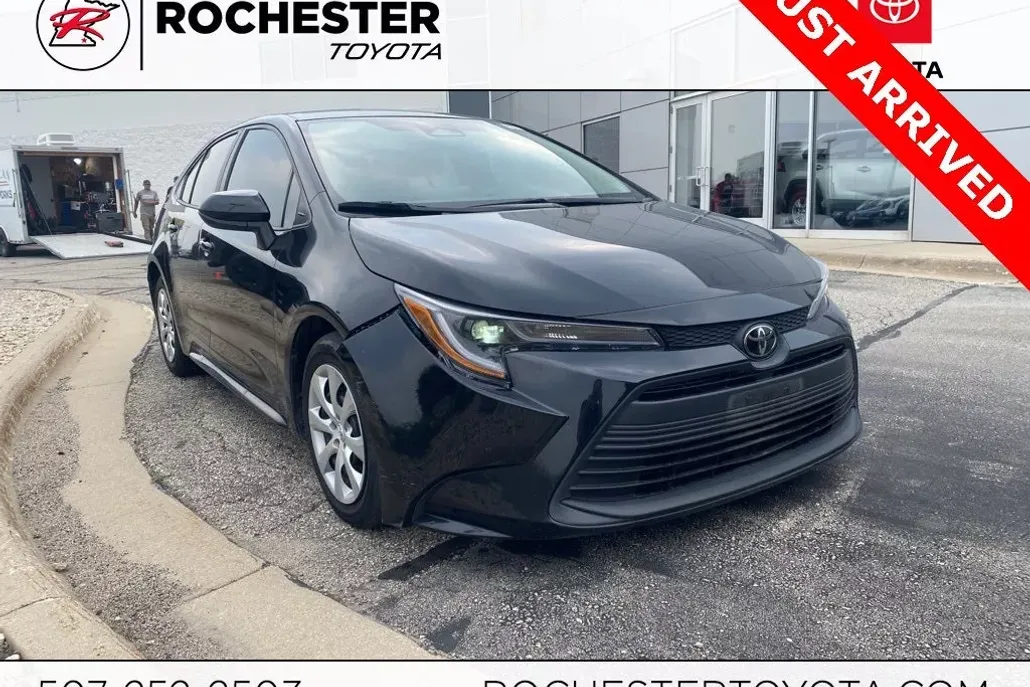 2023 Toyota Corolla LE photo 1