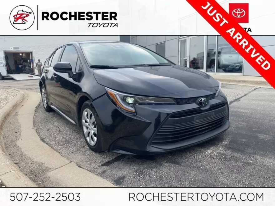 2023 Toyota Corolla LE photo 1