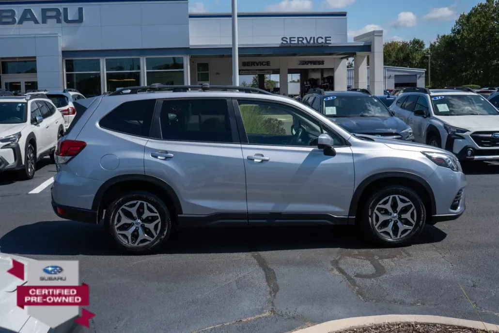 2022 Subaru Forester Premium photo 1