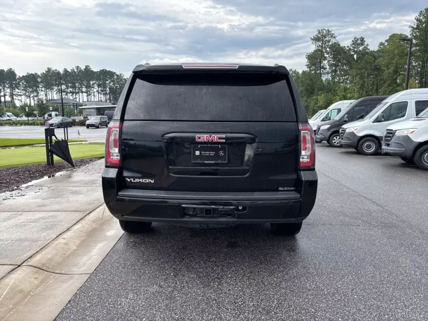 2017 Gmc Yukon SLE photo 1