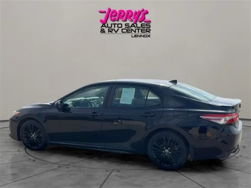 2019 Toyota Camry SE photo 4