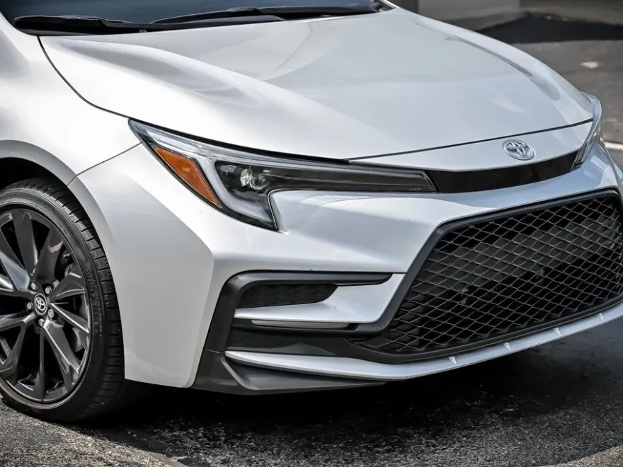 2023 Toyota Corolla SE photo 1