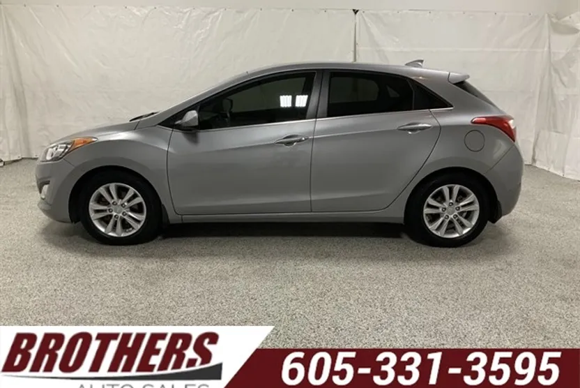 2013 Hyundai Elantra Base photo 1
