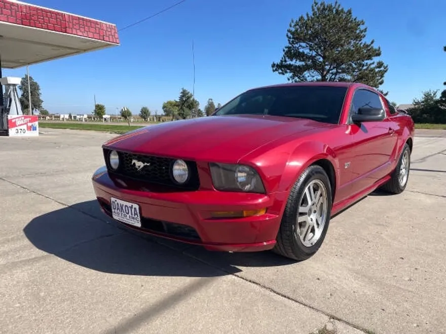 2005 Ford Mustang GT Deluxe photo 1