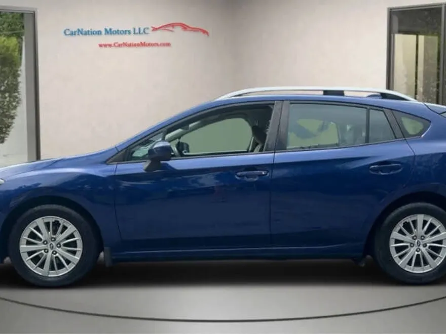 2017 Subaru Impreza Premium photo 1