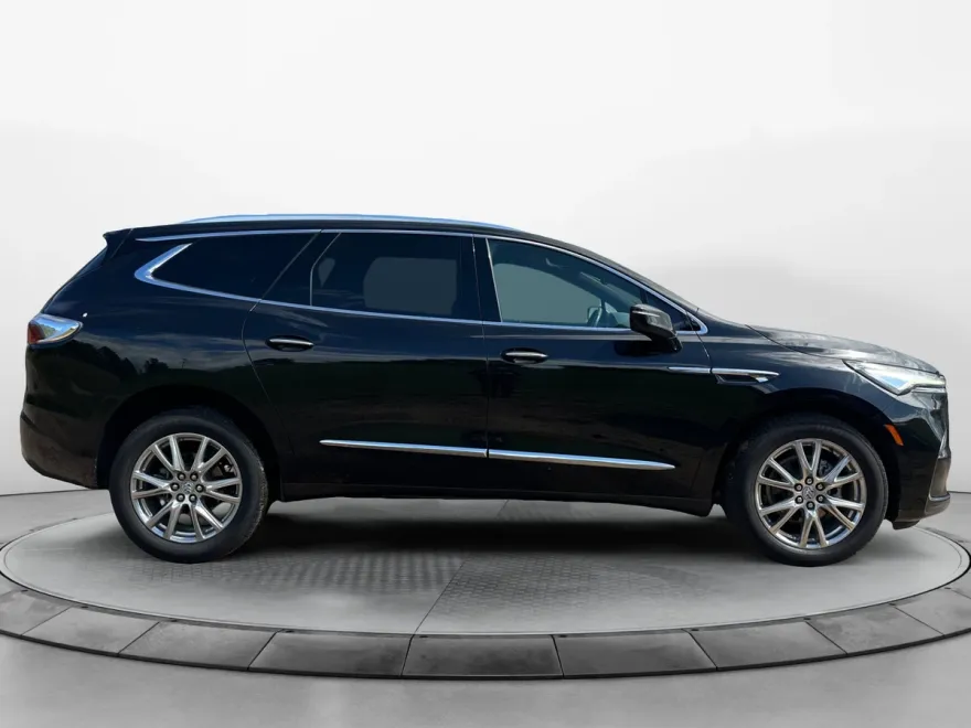 2023 Buick Enclave Essence photo 1