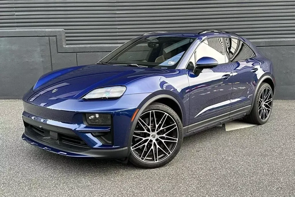 2024 Porsche Macan Electric Turbo photo 1