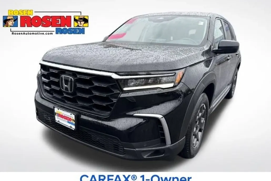2023 Honda Pilot LX photo 1