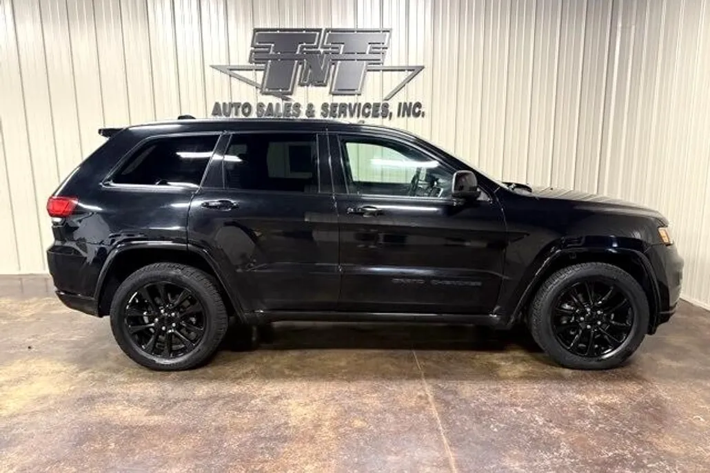 2017 Jeep Grand Cherokee Altitude photo 1