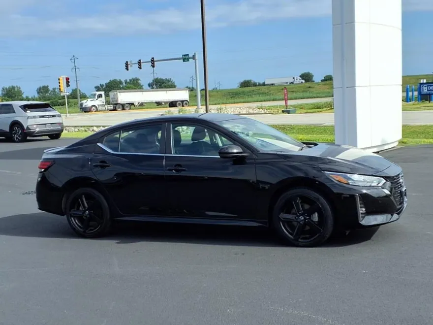 2024 Nissan Sentra SR photo 1