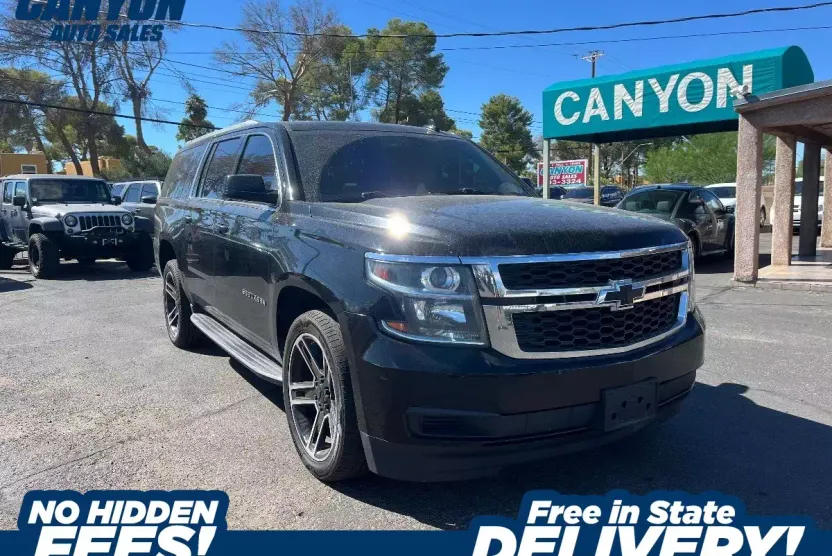 2018 Chevrolet Suburban LT photo 1