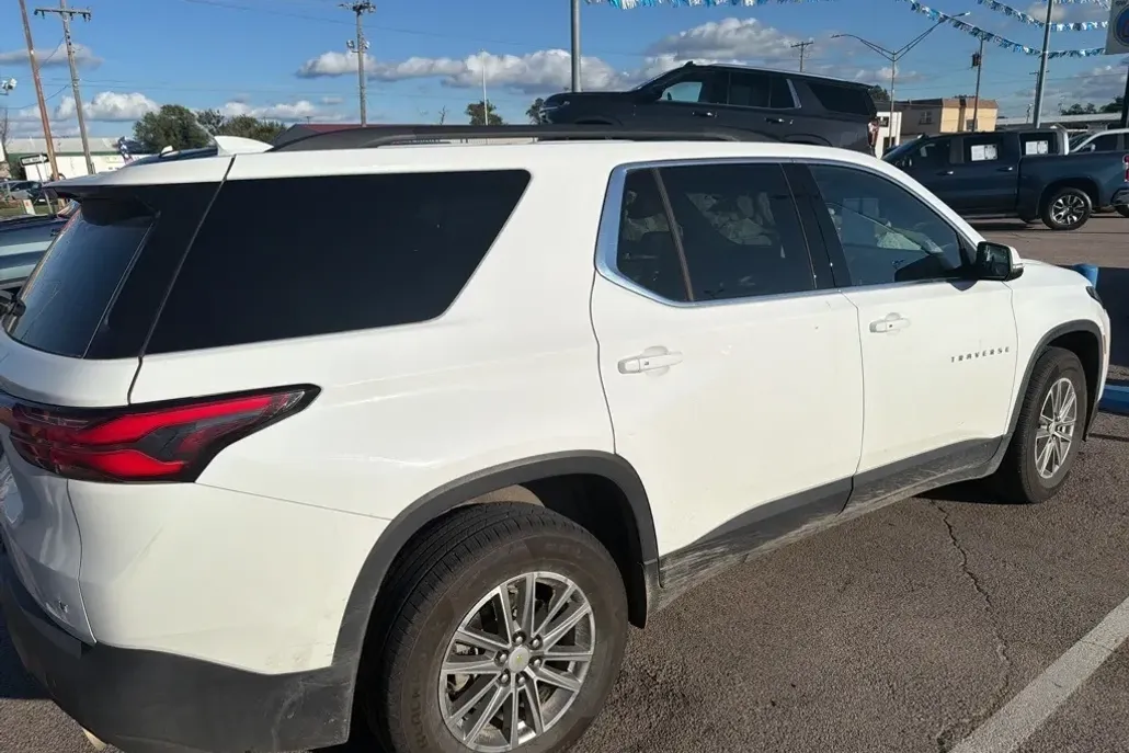 2023 Chevrolet Traverse 1LT photo 1