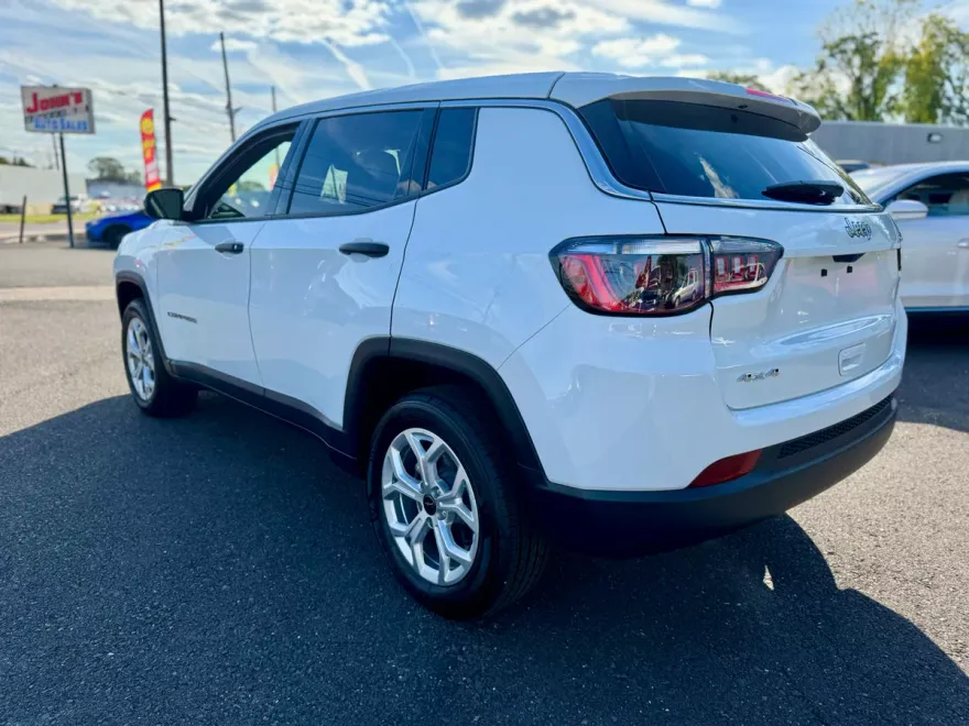 2025 Jeep Compass Sport photo 1
