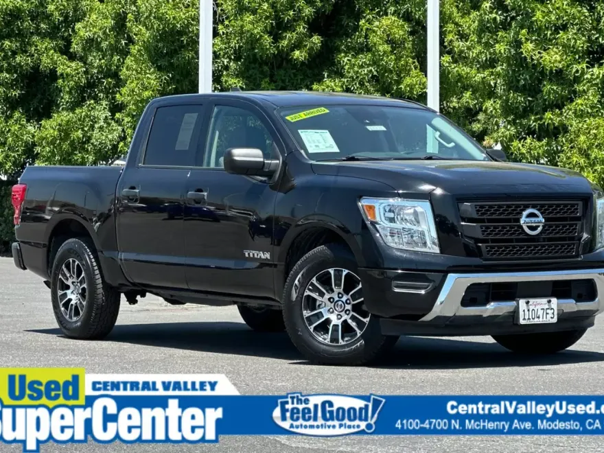 2022 Nissan Titan SV photo 1