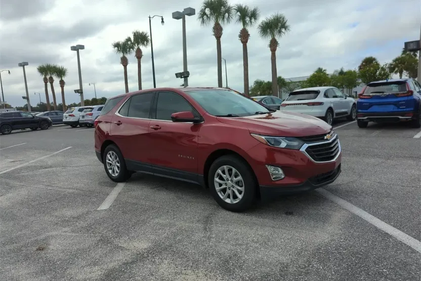 2020 Chevrolet Equinox LT photo 1