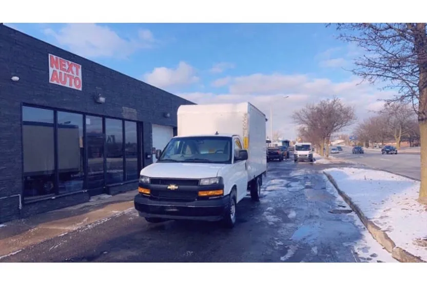 2023 Chevrolet Express 3500 Cutaway photo 1