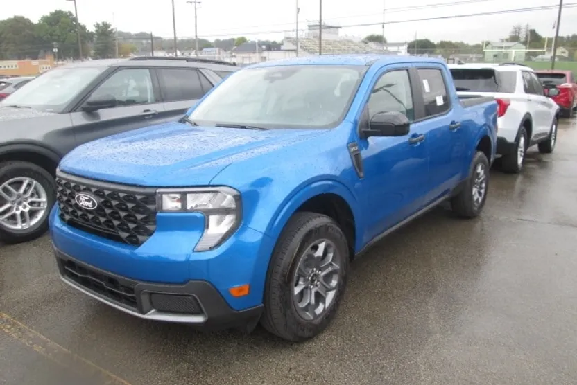 2025 Ford Maverick XLT photo 1