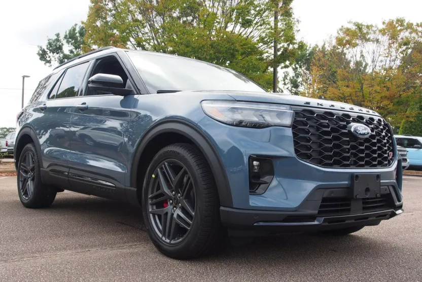 2025 Ford Explorer ST photo 1