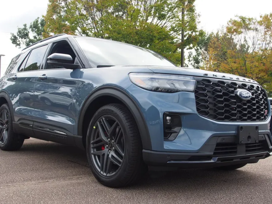 2025 Ford Explorer ST photo 1