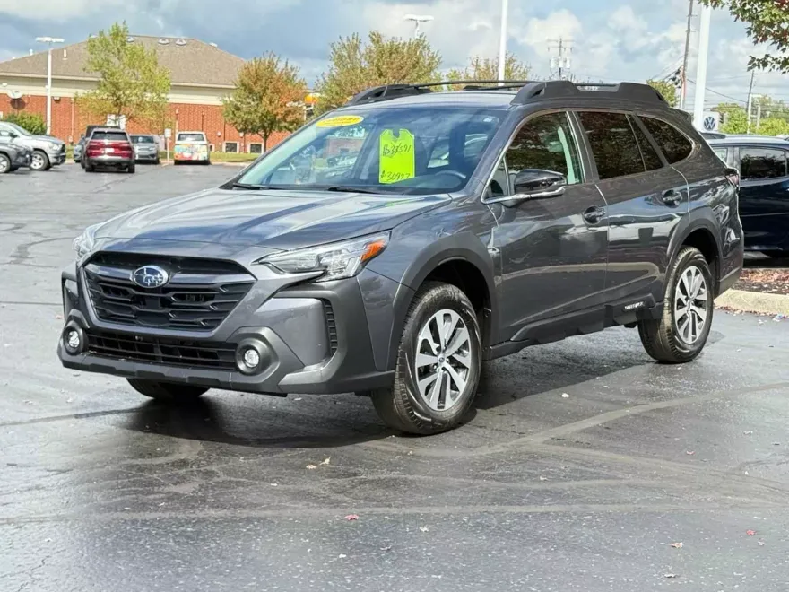 2025 Subaru Outback Premium photo 1