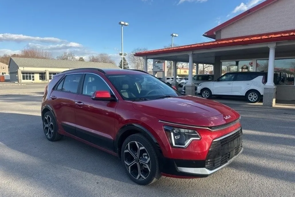 2025 Kia Niro SX Touring photo 1