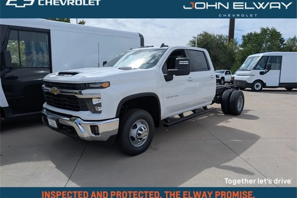 2025 Chevrolet Silverado 3500HD photo 1