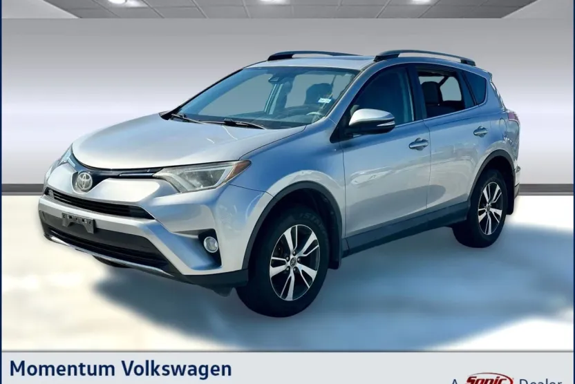 2017 Toyota RAV4 XLE photo 1
