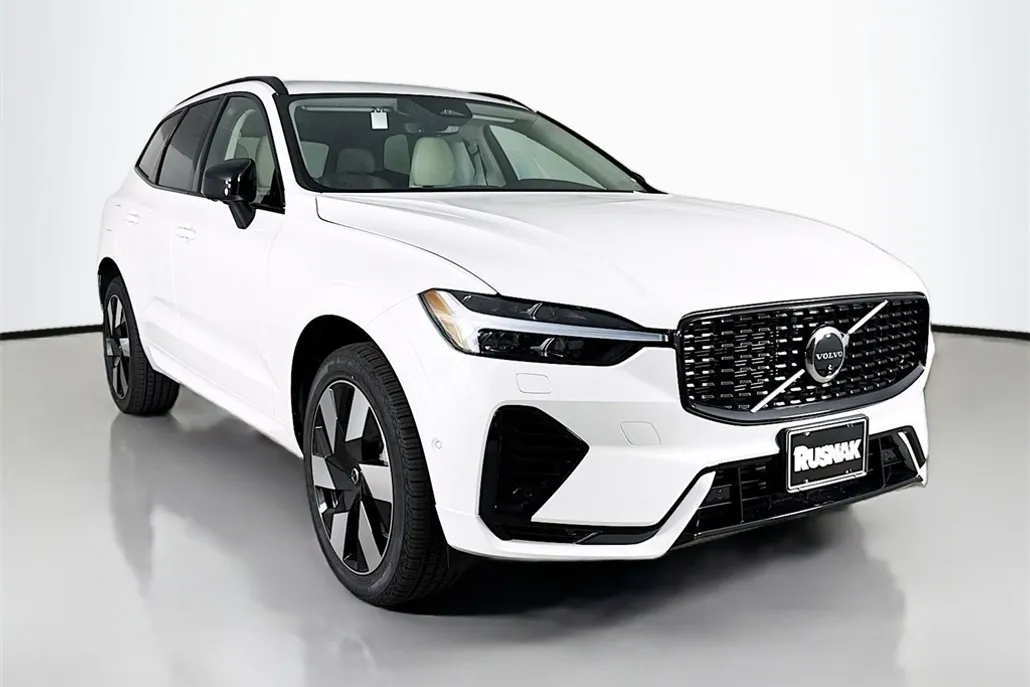 2025 Volvo XC60 Hybrid T8 Plus photo 1