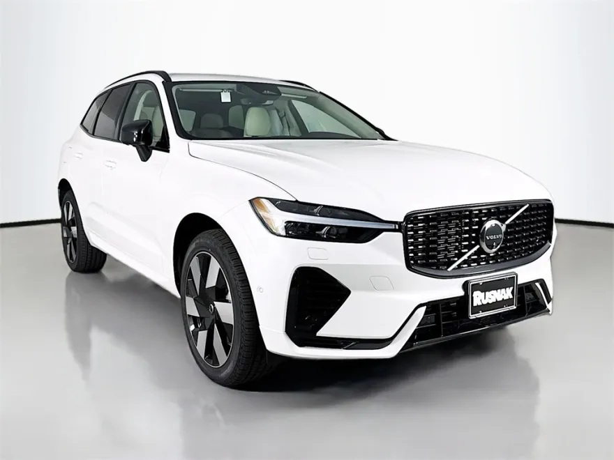 2025 Volvo XC60 Hybrid T8 Plus photo 1