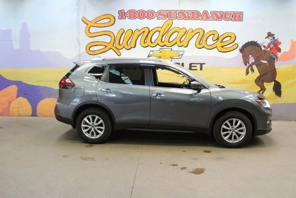 2019 Nissan Rogue SV photo 1