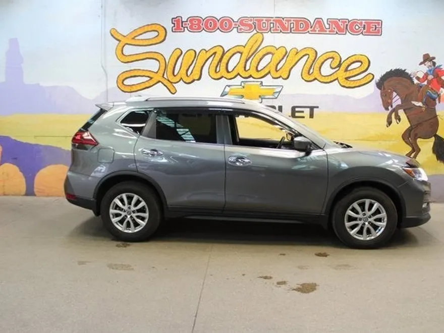 2019 Nissan Rogue SV photo 1