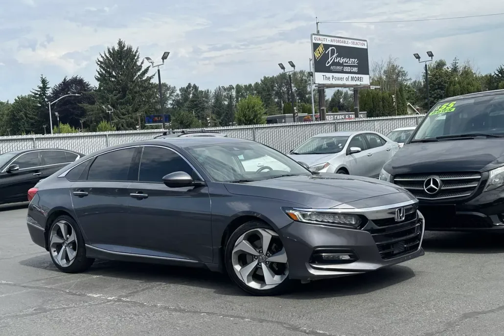 2019 Honda Accord Touring 2.0T photo 1