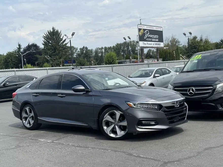 2019 Honda Accord Touring 2.0T photo 1