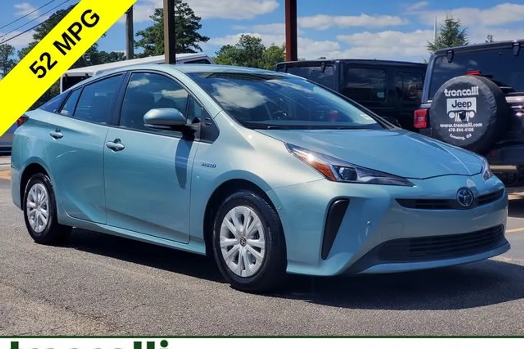 2022 Toyota Prius LE photo 1