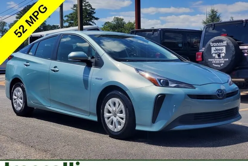 2022 Toyota Prius LE photo 1