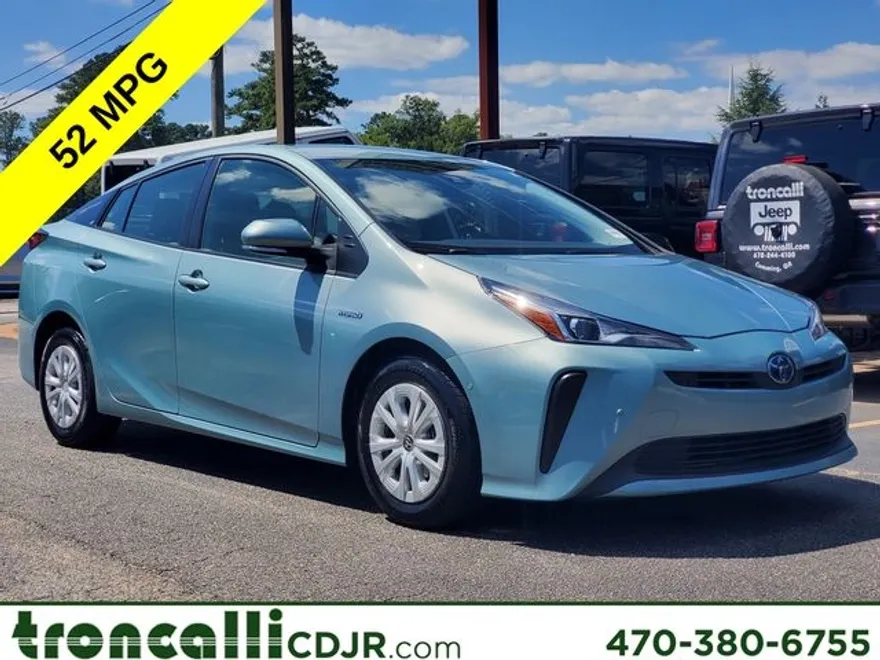 2022 Toyota Prius LE photo 1