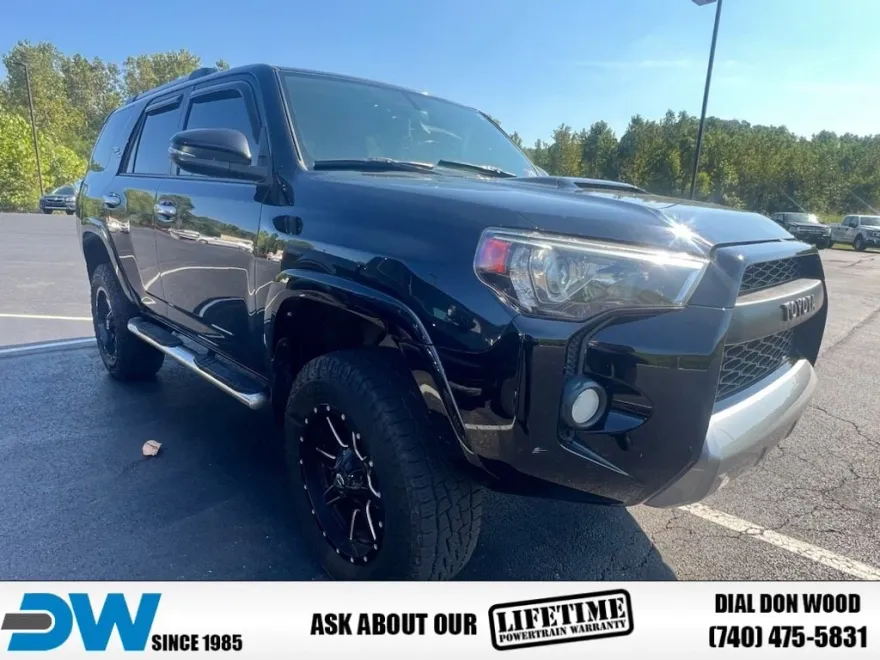 2017 Toyota 4Runner SR5 photo 1