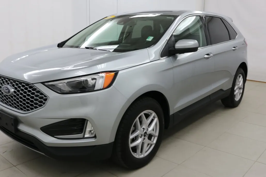 2024 Ford Edge SEL photo 1