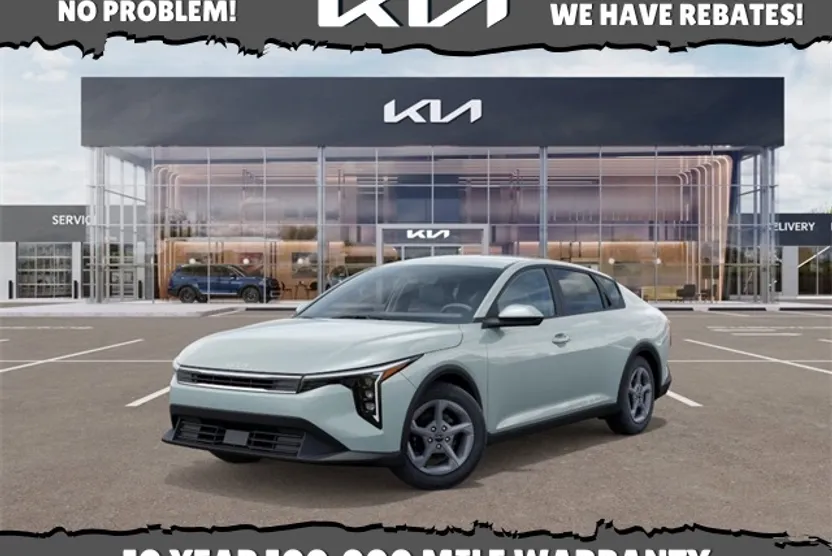 2025 Kia K4 LXS photo 1