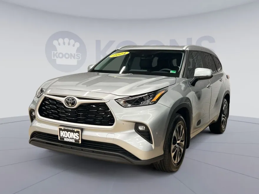 2024 Toyota Highlander XLE photo 1
